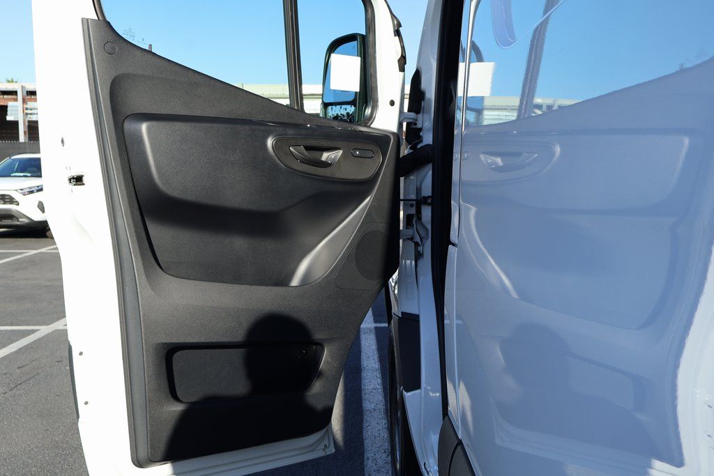 Thumbnail: 2025 Mercedes-Benz Sprinter - 7