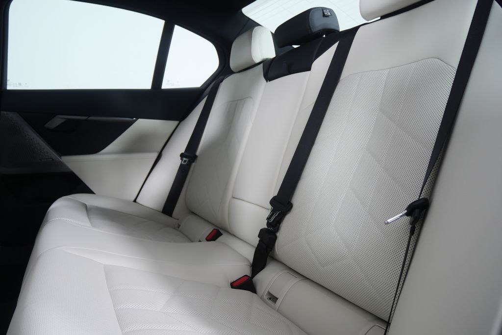 Thumbnail: 2026 BMW i5 - 15