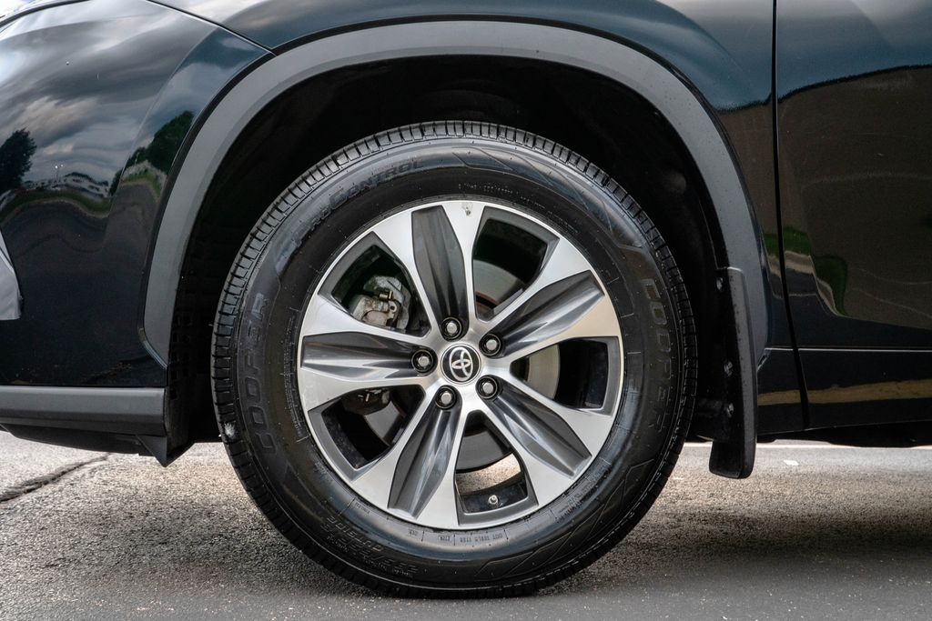 Used 2023 Toyota Highlander SUV