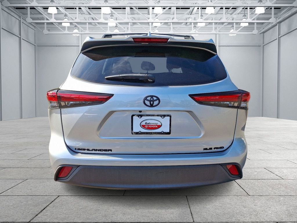 Thumbnail: 2022 Toyota Highlander - 5
