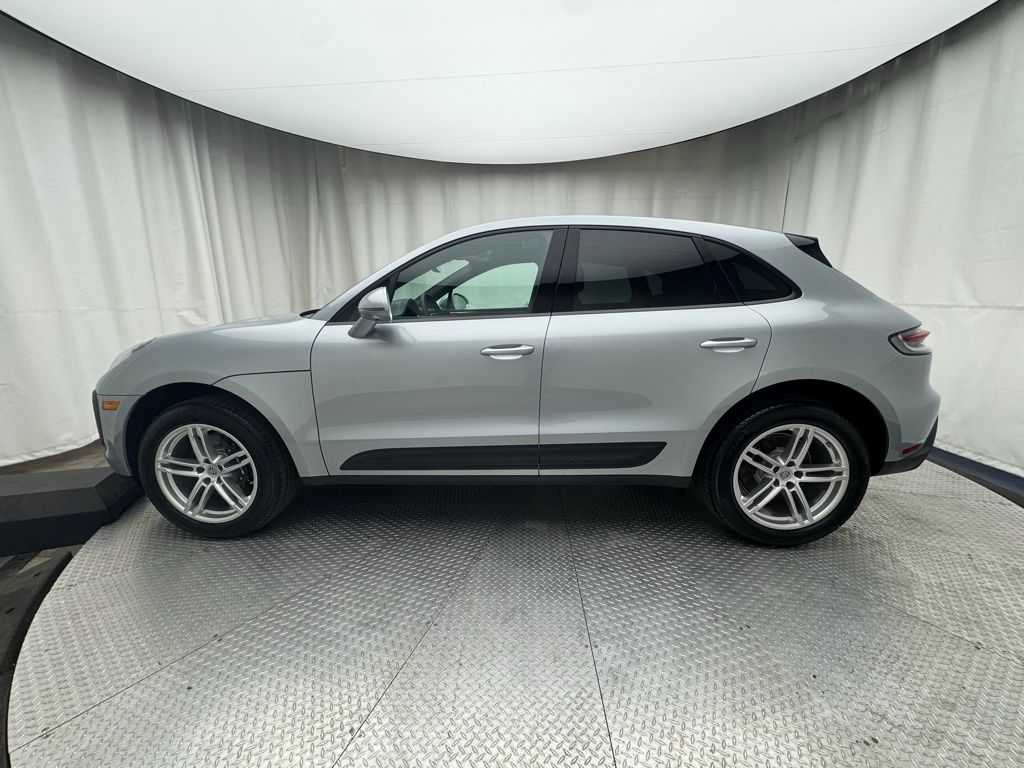 Thumbnail: 2025 Porsche Macan - 2