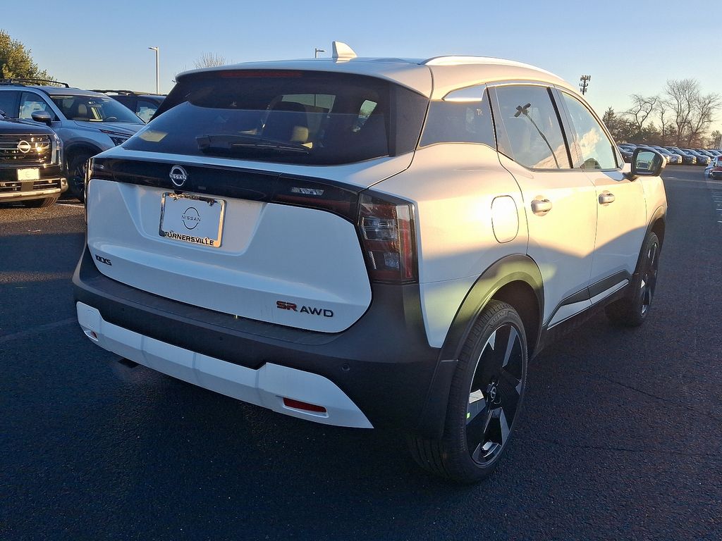 2025 Nissan Kicks SR 4