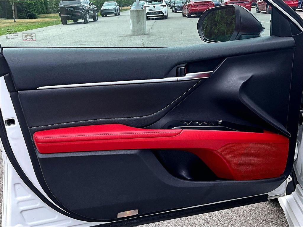 2018 Toyota Camry — photo 9