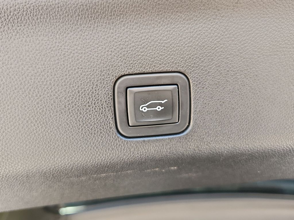 Thumbnail: 2023 GMC Yukon - 31