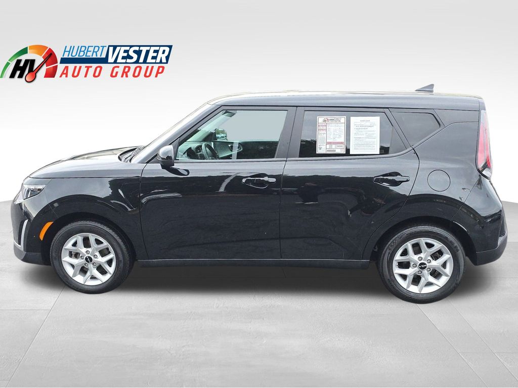 2024 Kia Soul LX's photo