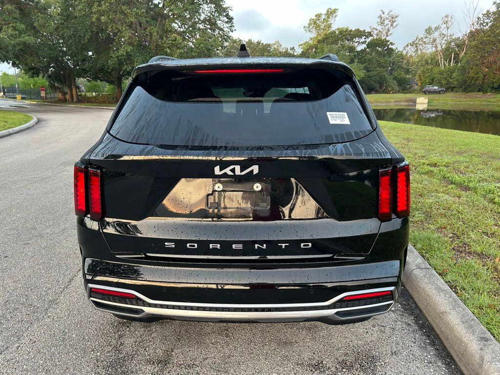 Thumbnail: 2022 Kia Sorento - 4