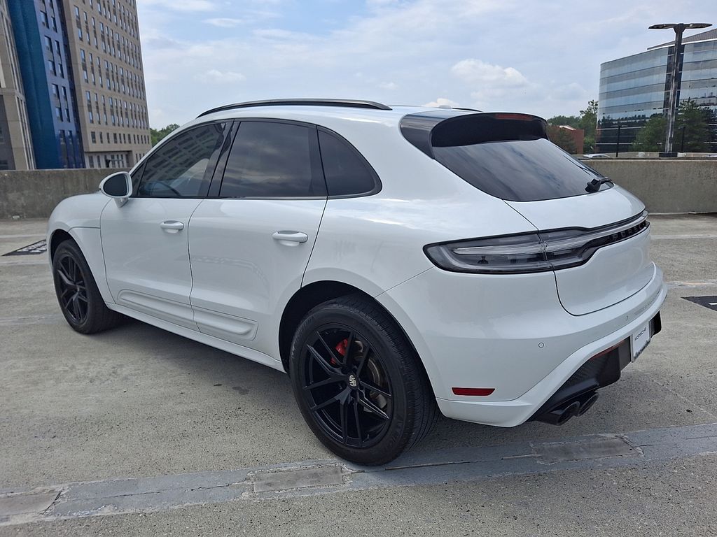 Thumbnail: 2022 Porsche Macan - 3
