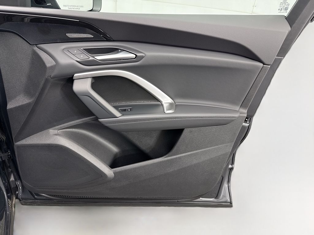 Thumbnail: 2025 Audi Q5 - 24