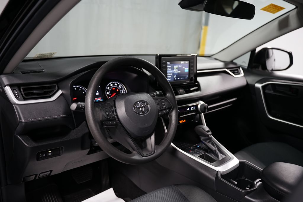 2022 Toyota RAV4 LE 11