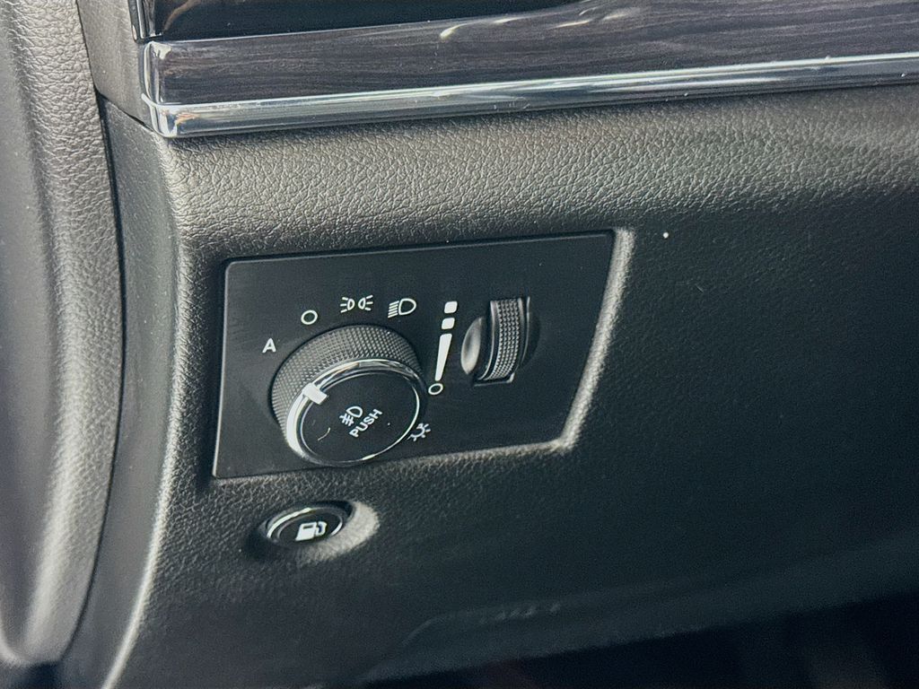 Used Car 2020 Jeep Grand Cherokee  Overland For Sale Under $25,000 In Austin, Texas