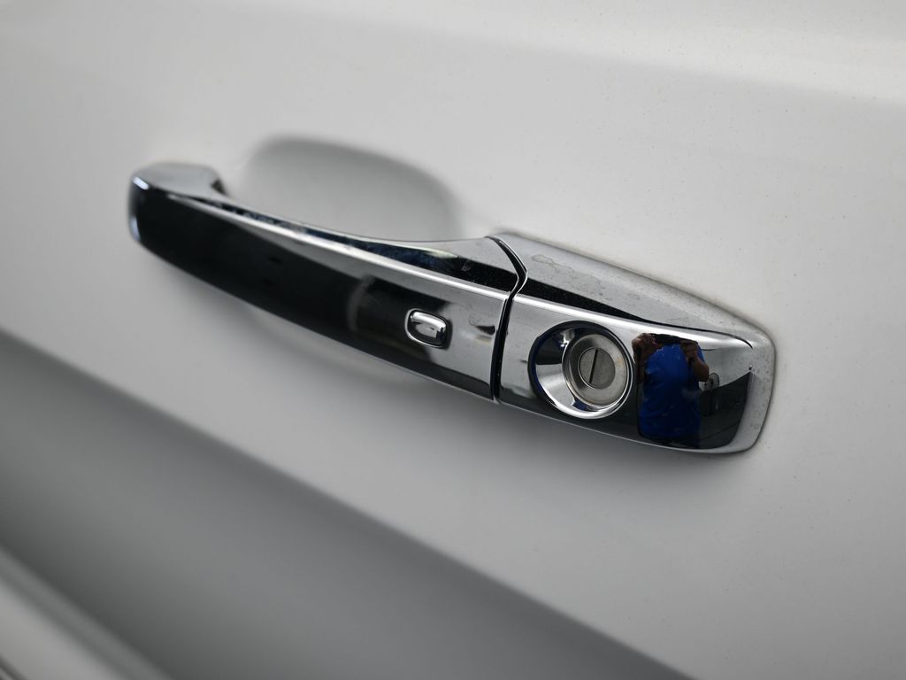 Used 2021 Bright White Clearcoat Jeep Limited image 33