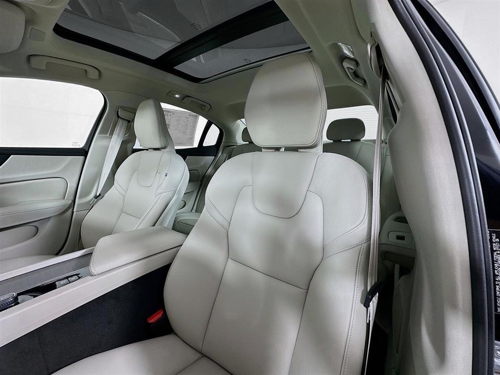 2024 Volvo S60 Plus - Photo 8