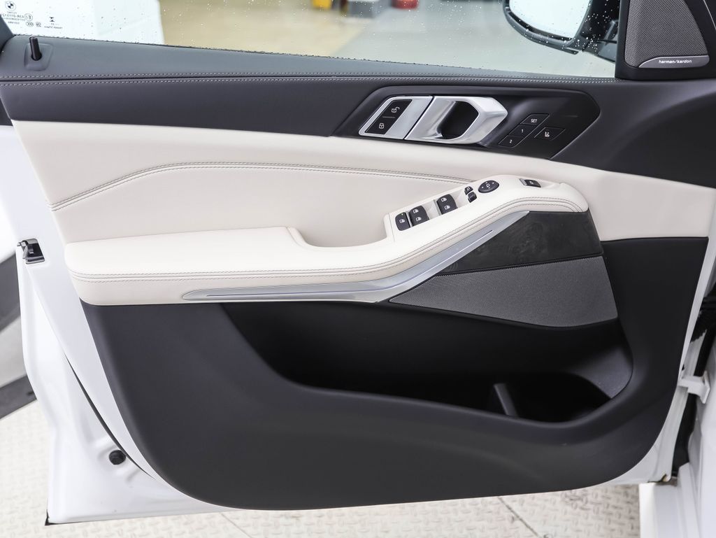 Thumbnail: 2024 BMW X5 - 9