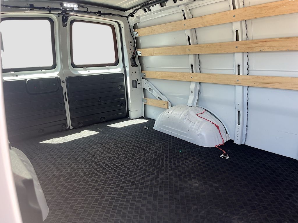 Used 2025 White GMC Work Van image 23