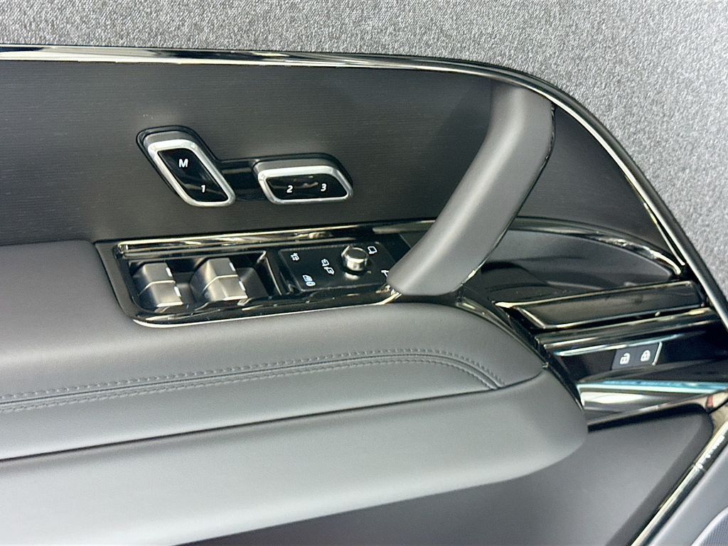 Thumbnail: 2026 Land Rover Range Rover Sport - 23