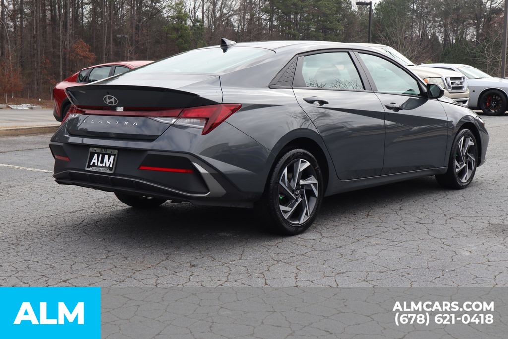 Used 2025 Gray Hyundai SEL Sport image 6