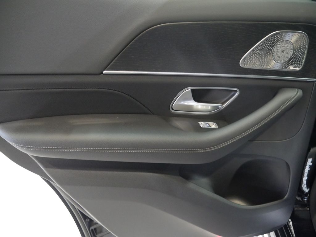 Thumbnail: 2026 Mercedes-Benz GLE - 22