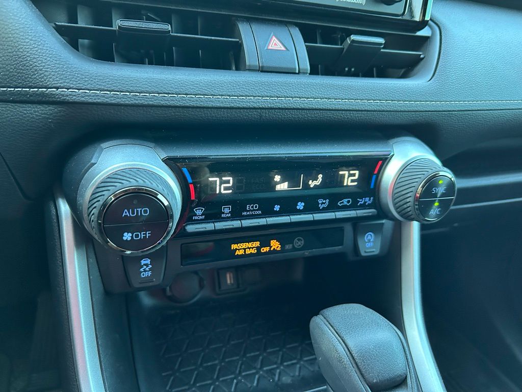 Thumbnail: 2022 Toyota RAV4 - 26