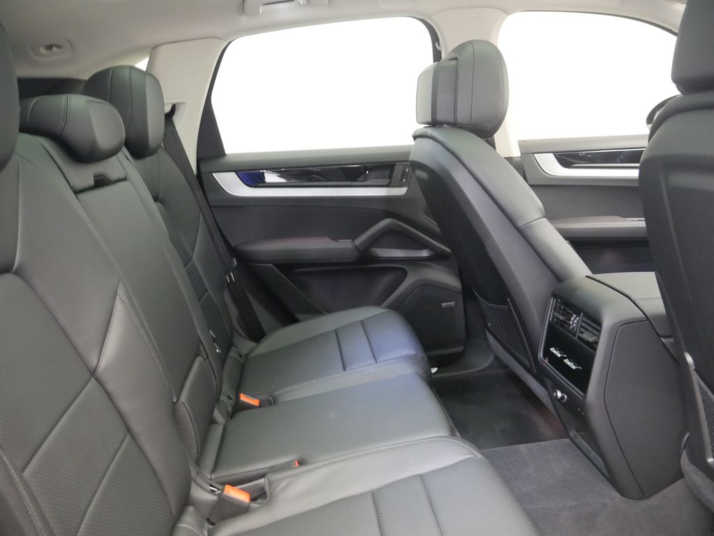 Thumbnail: 2024 Porsche Cayenne - 32