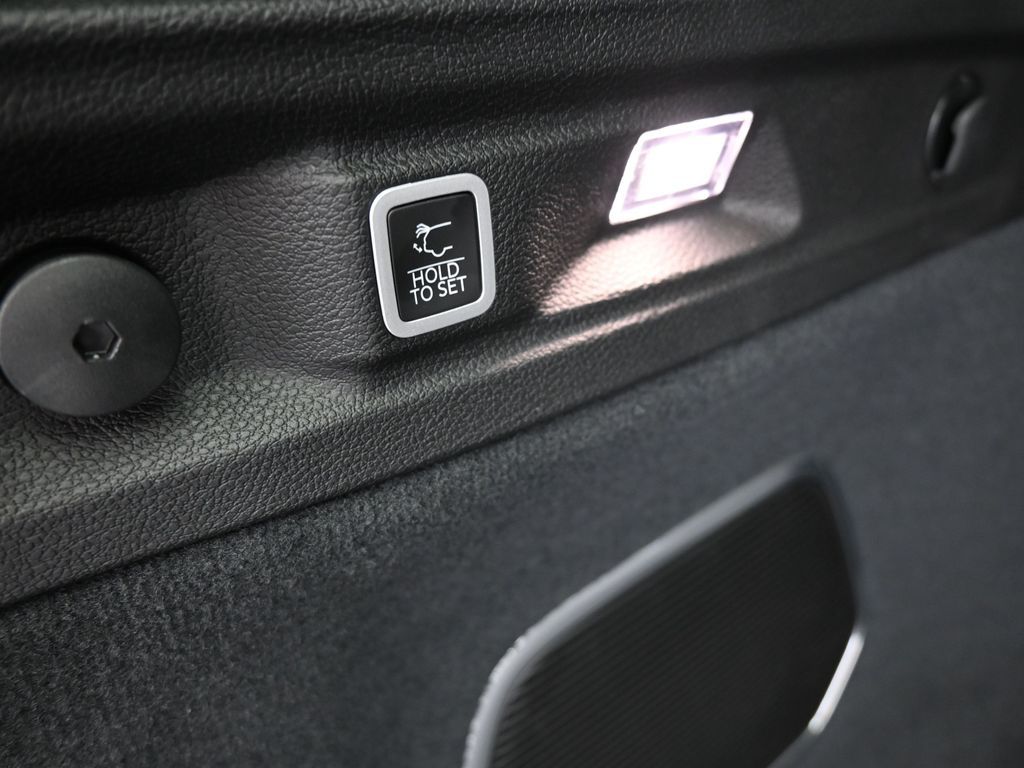 Used 2024 Baltic Gray Metallic Clearcoat Jeep Overland image 46