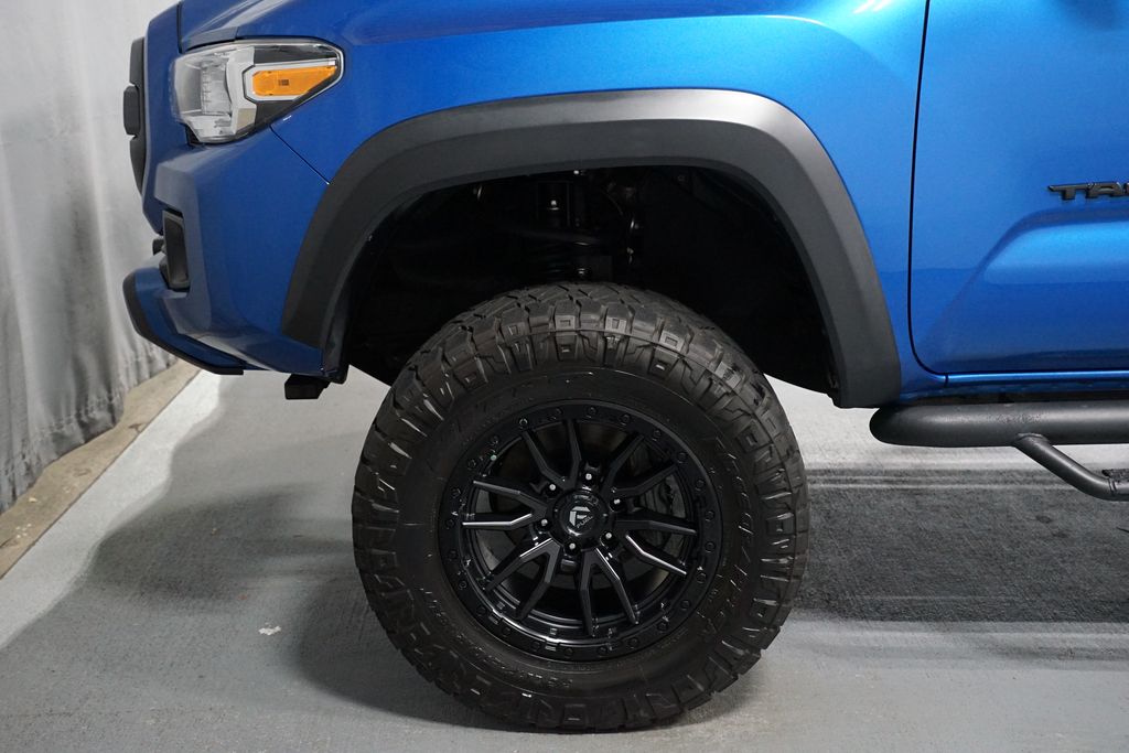 Thumbnail: 2016 Toyota Tacoma - 5