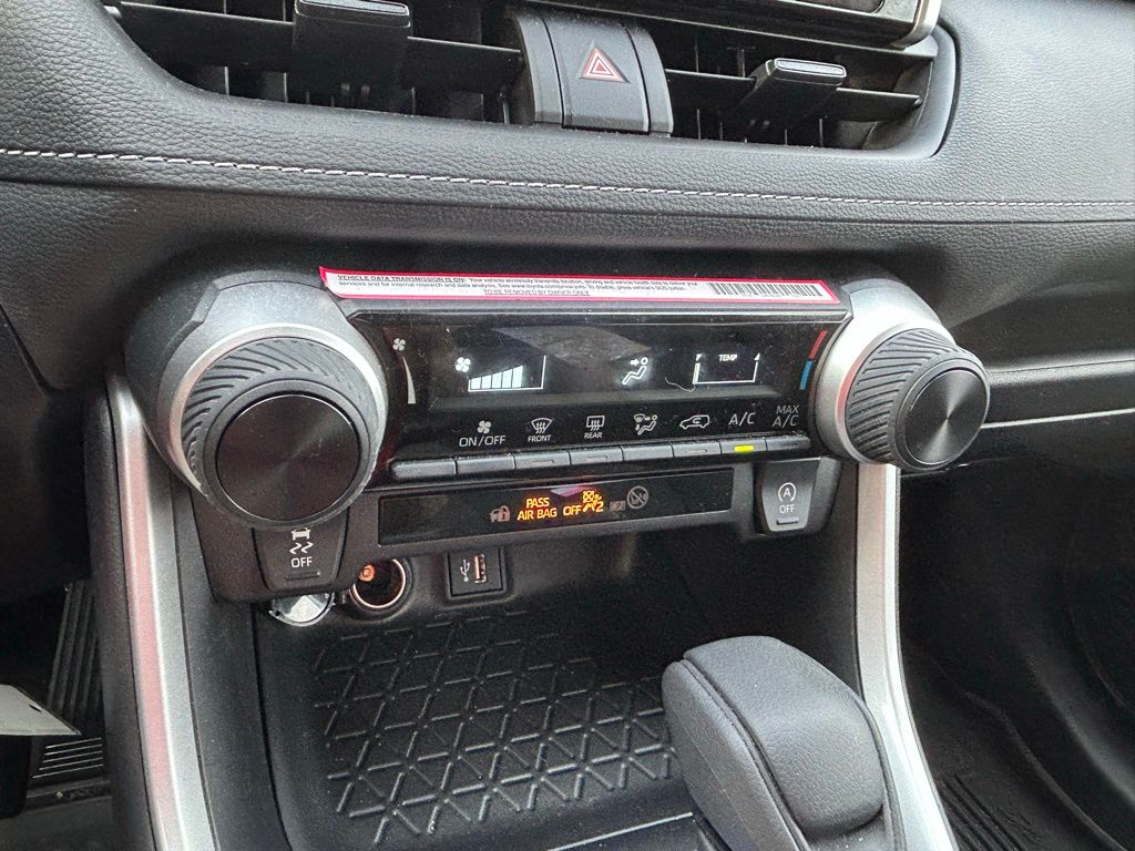 Thumbnail: 2024 Toyota RAV4 - 25