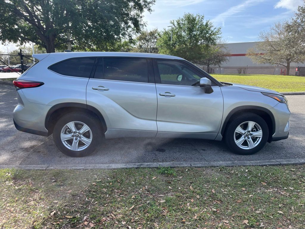 2022 Toyota Highlander L 6