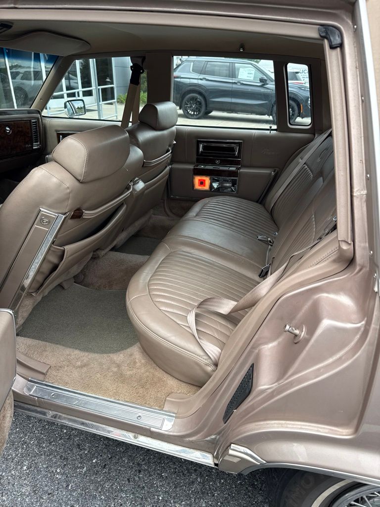 1992 Cadillac Brougham — photo 10