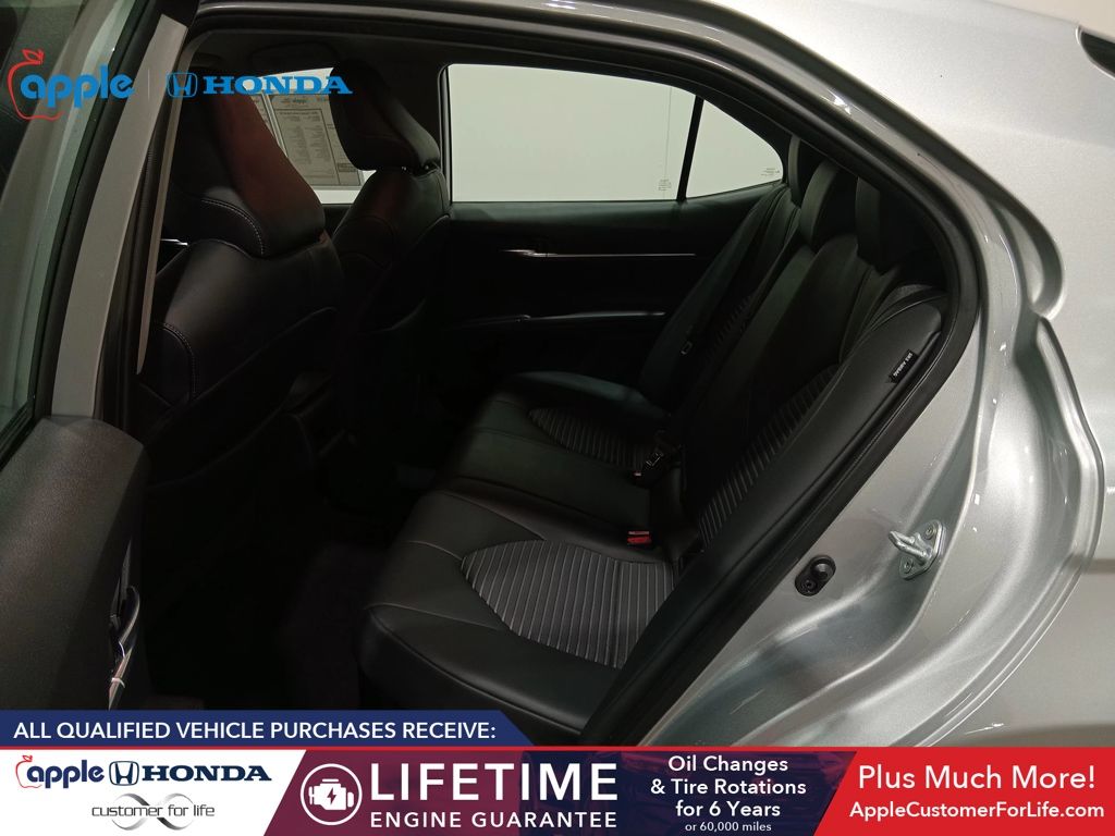 2022 Toyota Camry SE Hybrid