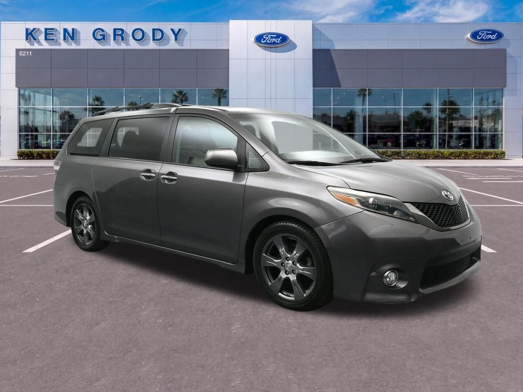 2017 Toyota Sienna SE 8-Passenger FWD