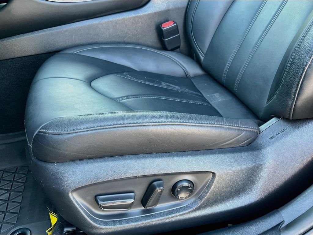 Used 2020 Black Toyota XLE Plus image 18