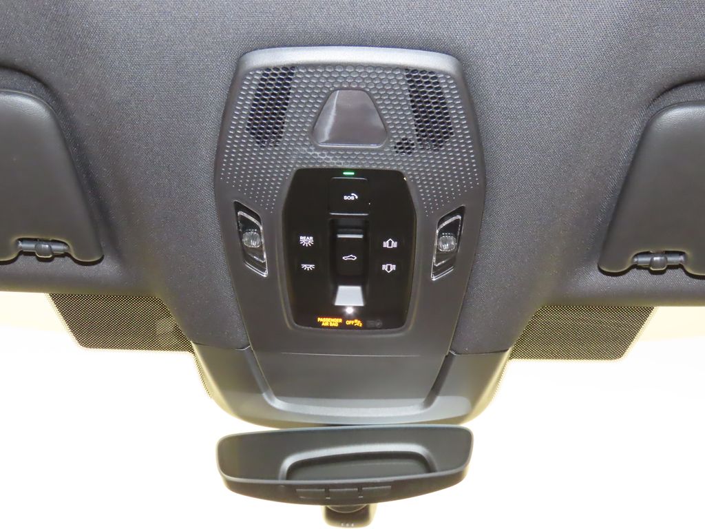 Thumbnail: 2025 Porsche Macan - 32