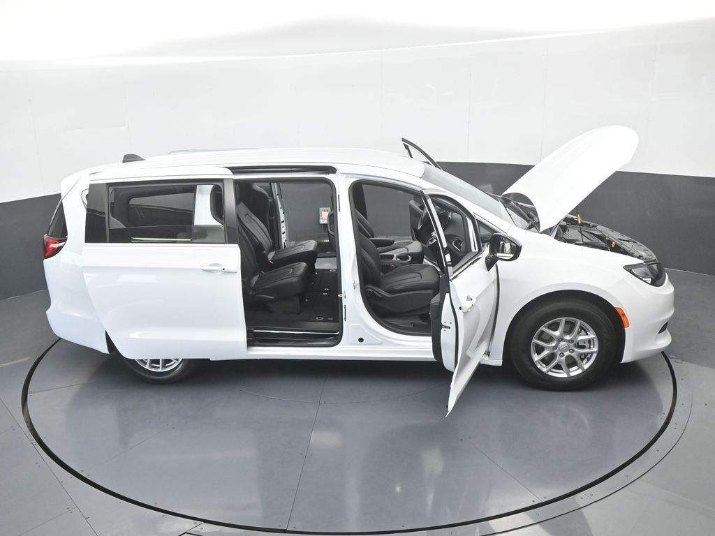 Used 2026 Bright White Clearcoat Chrysler LX image 67