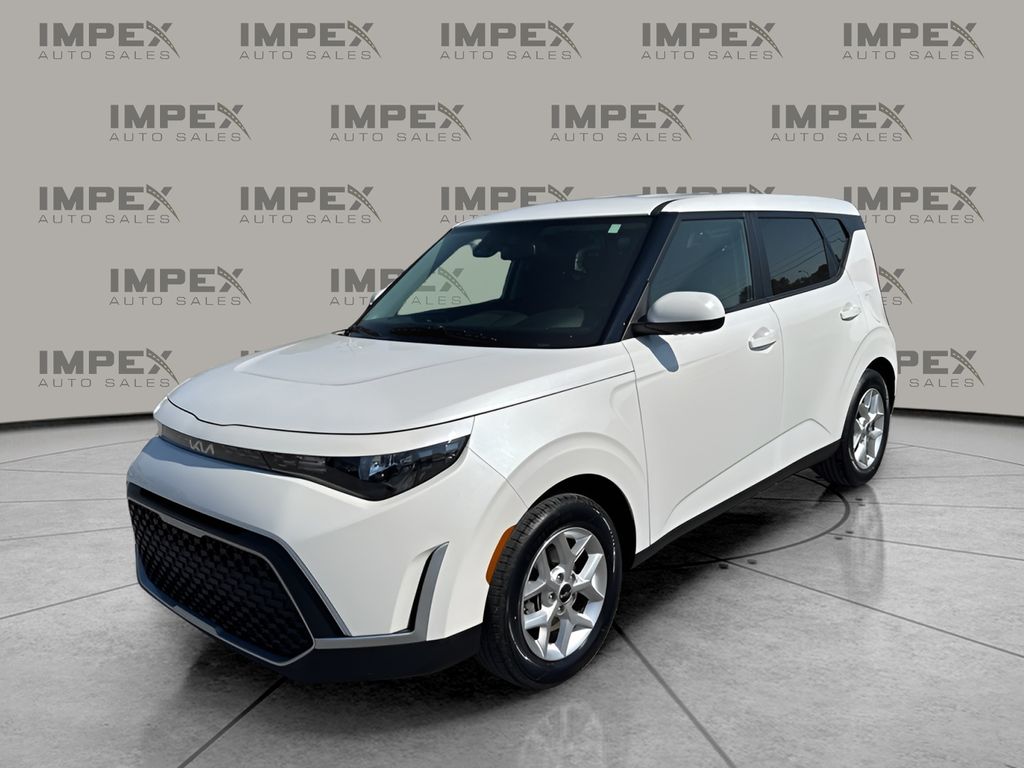 2024 Kia Soul LX's photo