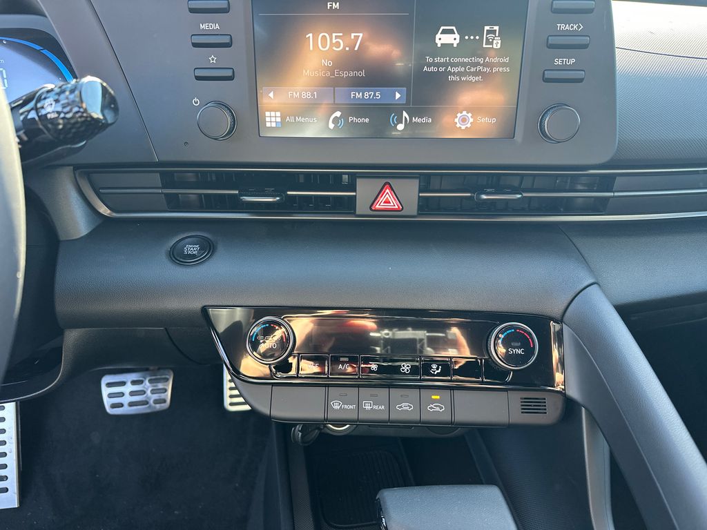 Used 2025 Gray Hyundai SEL Sport image 29