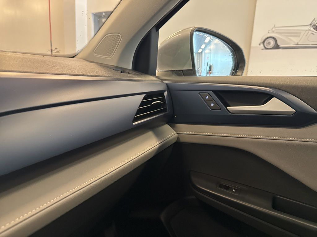 2024 Volkswagen Taos SE photo 25