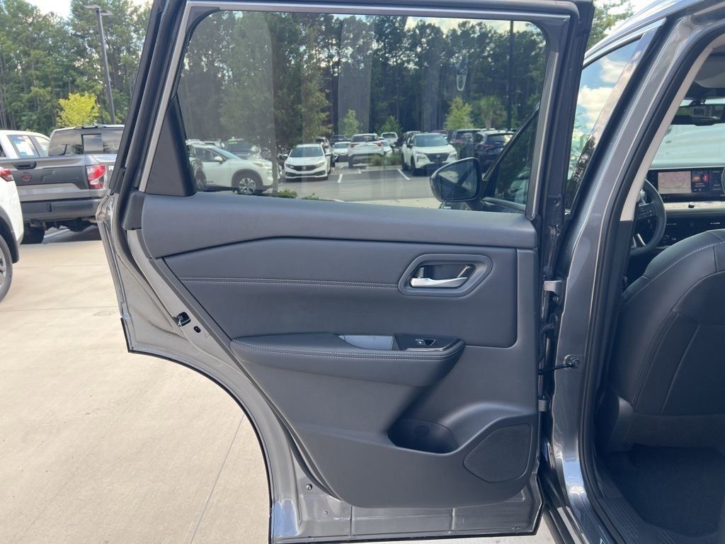 2025 Gun Metallic Nissan Rogue SL FWD SUV
