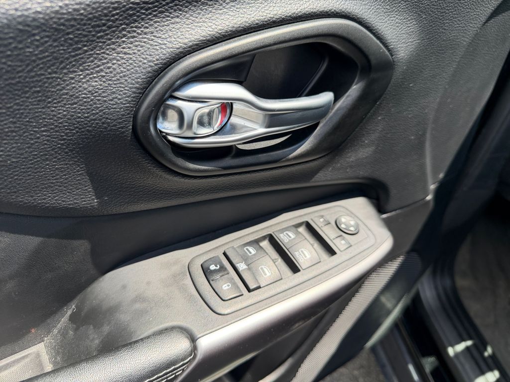 2022 Jeep Cherokee Latitude Lux Black at Carlisle Cadillac Buick GMC