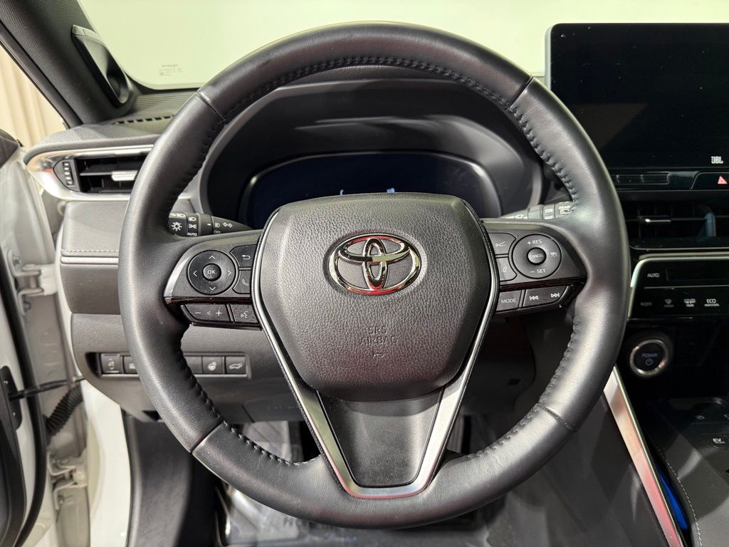 Thumbnail: 2023 Toyota Venza - 24