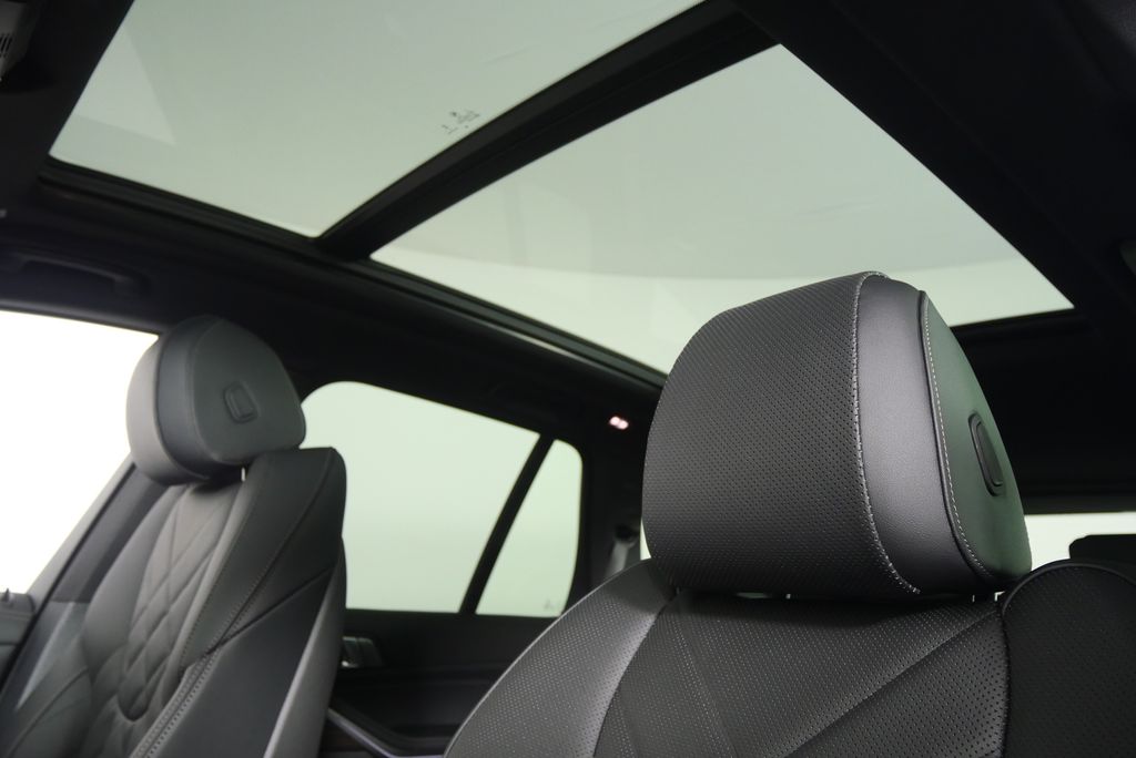 Thumbnail: 2026 BMW X5 - 11