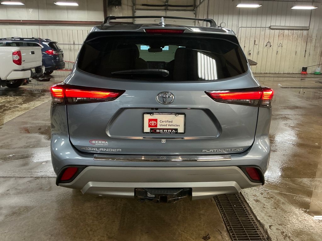 Used 2022  Toyota Platinum image 4