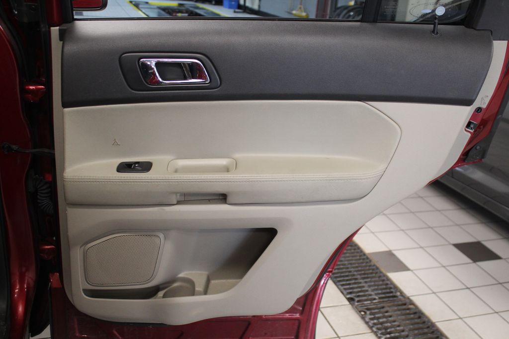 Thumbnail: 2013 Ford Explorer - 28