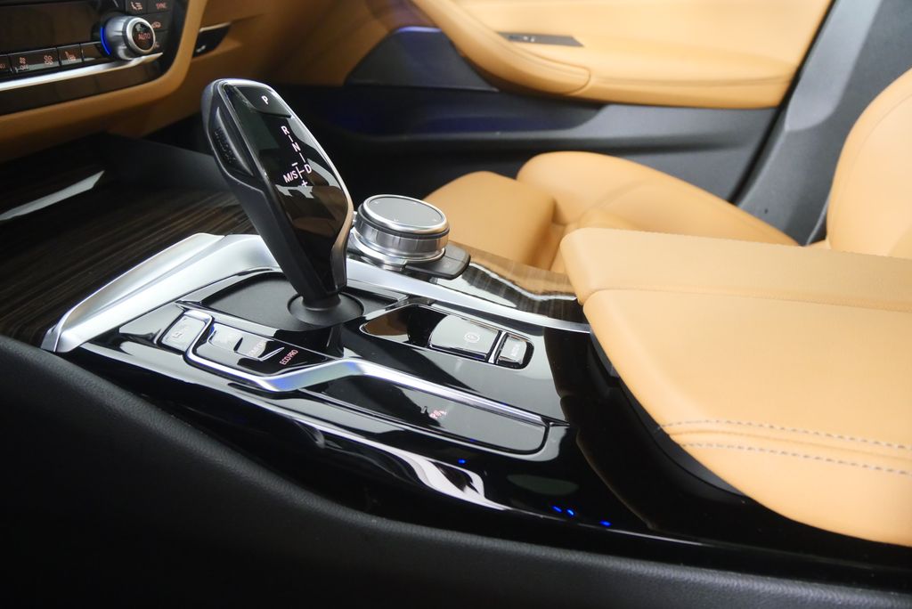 Thumbnail: 2023 BMW 5 Series - 24