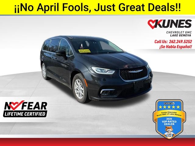Brilliant Black Crystal Pearlcoat 2024 Chrysler Pacifica Touring L FWD Minivan Front-Wheel Drive 9-Speed Automatic