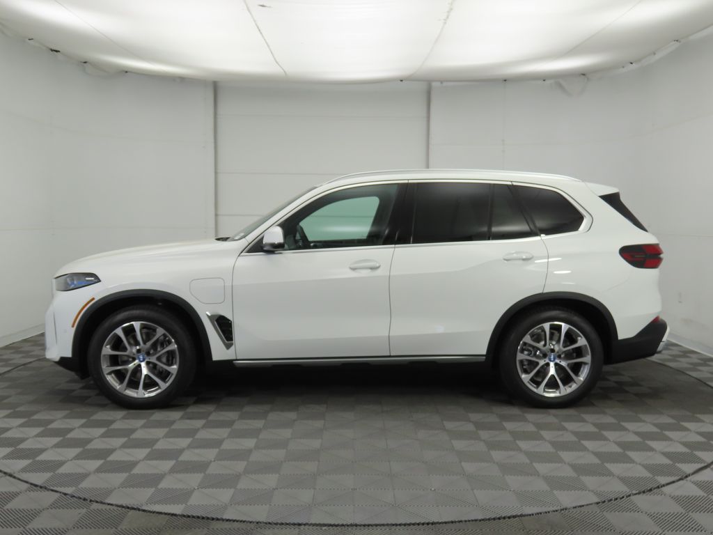 2025 BMW X5 xDrive50e 8