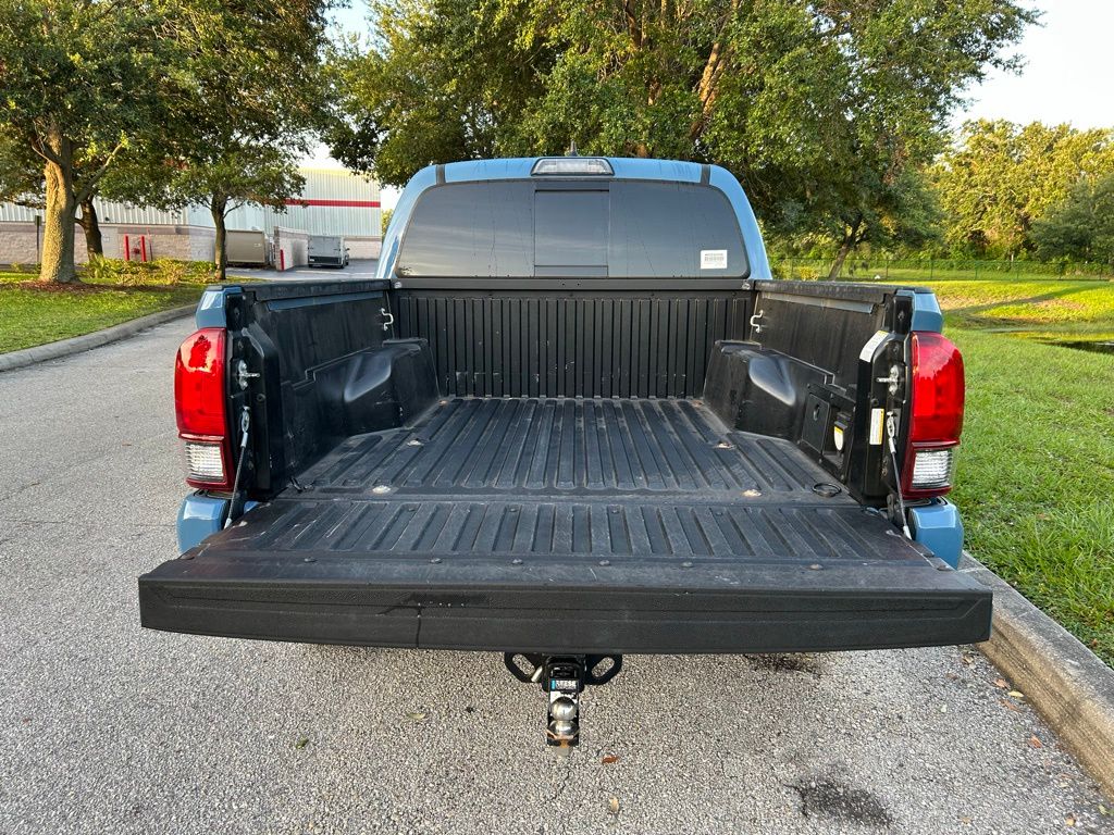 Thumbnail: 2019 Toyota Tacoma - 10