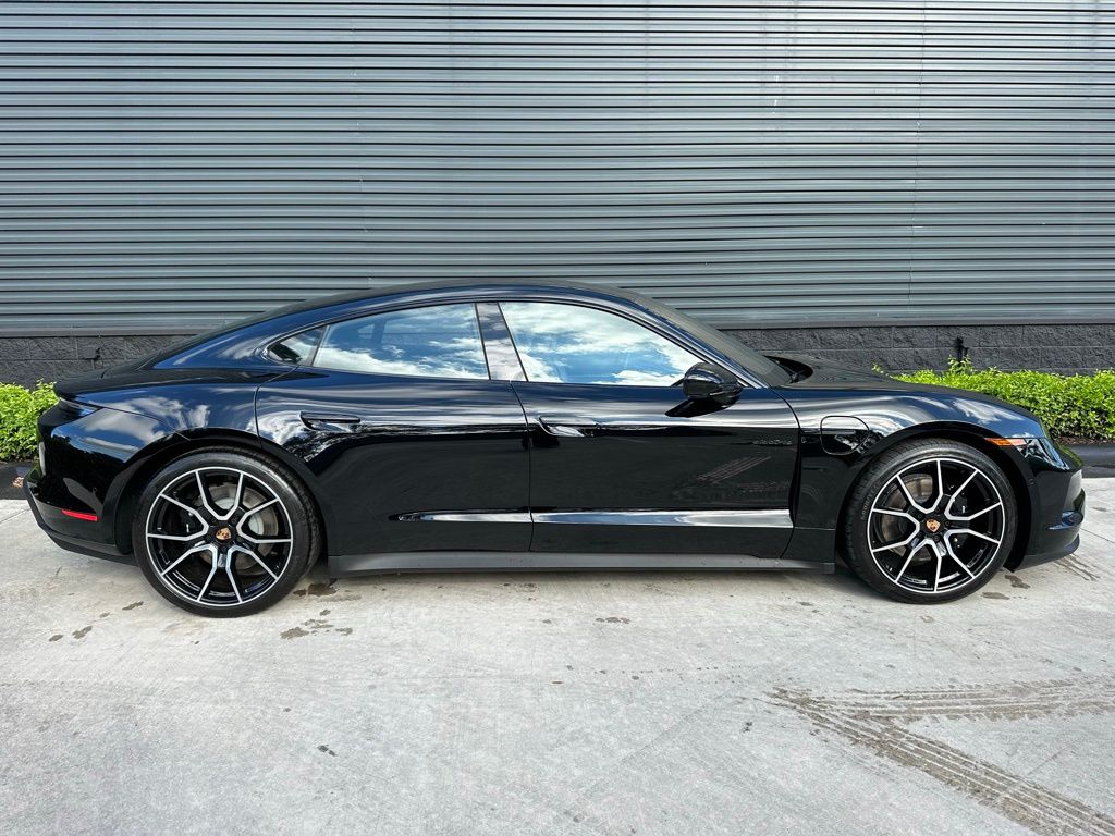 Thumbnail: 2025 Porsche Taycan - 10