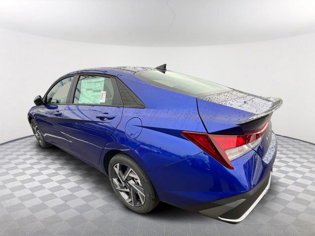 2025 Hyundai Elantra SEL Sport - 5