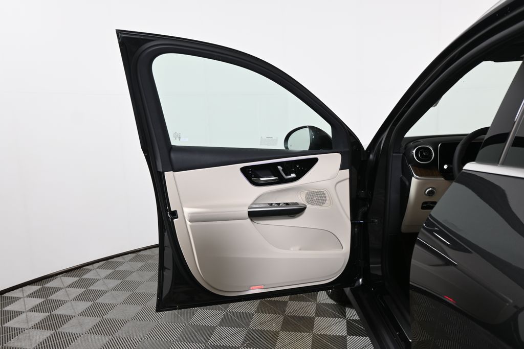Thumbnail: 2027 Mercedes-Benz GLC - 26
