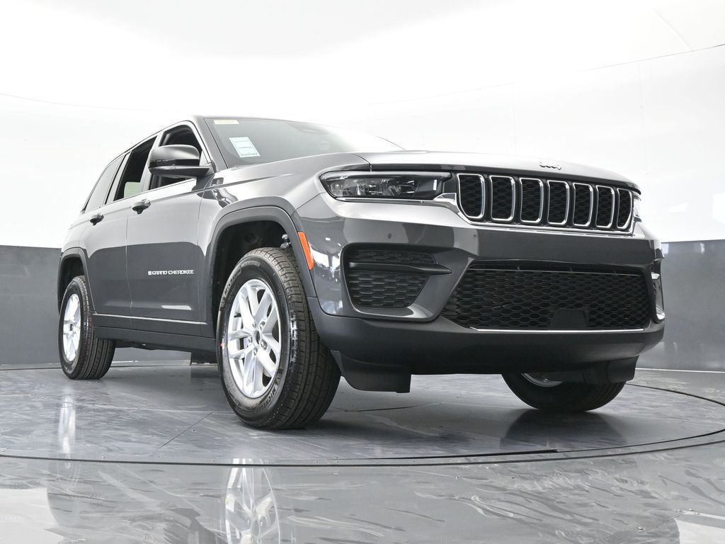 New 2026 Baltic Gray Metallic Clearcoat Jeep Laredo image 61